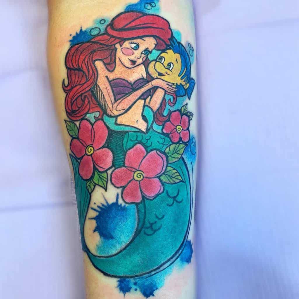 彩色的小美人鱼纹身Nushelltattoos