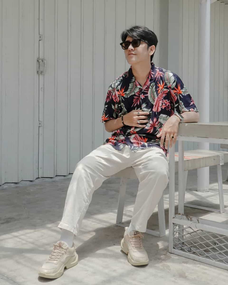 夏威夷衬衫和裤子Coachella服装的男人