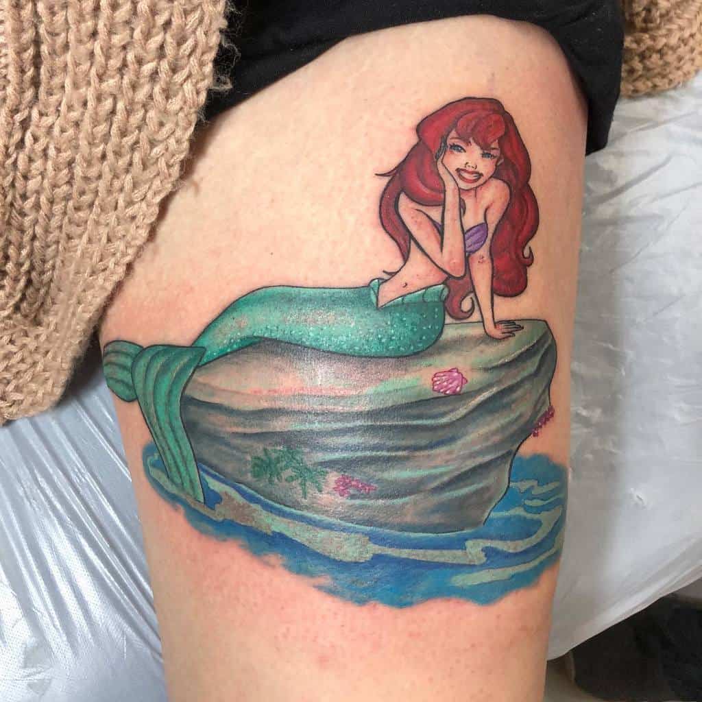 小美人鱼大腿纹身Sacredhearttattooslp7