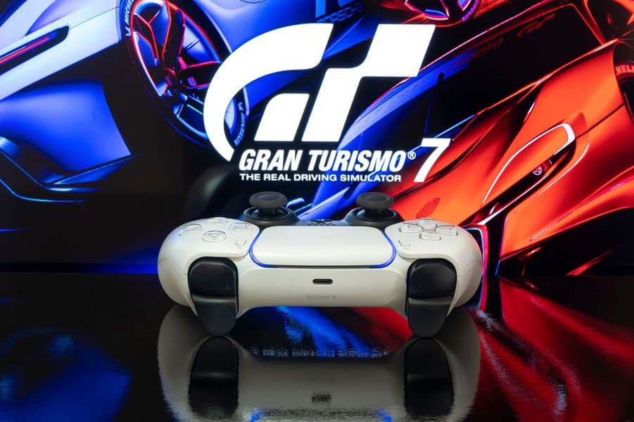 Playstation 5控制器与Gran Turismo 7