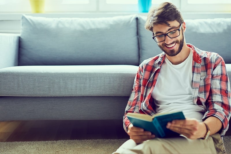 Reading-Best-Hobby-For-Men-In-Their-30s