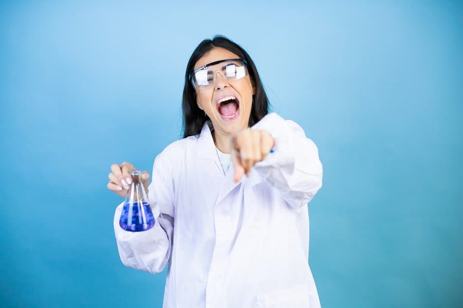 76年的生物学开玩笑说,将裂纹教室