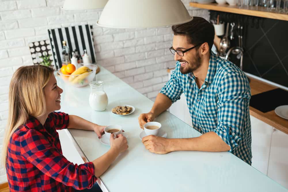 couple-drinking-morning-coffee