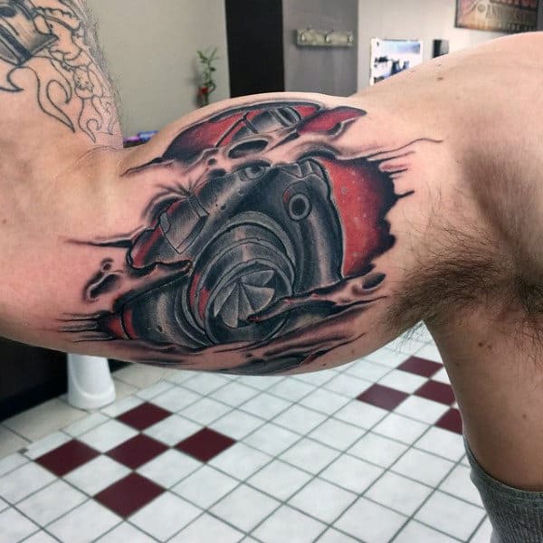 撕裂的皮肤内臂涡轮男士纹身